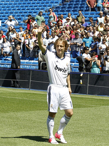 孔帕尼：球队处于困境时两名球员挺身而出，这就是我们的实力