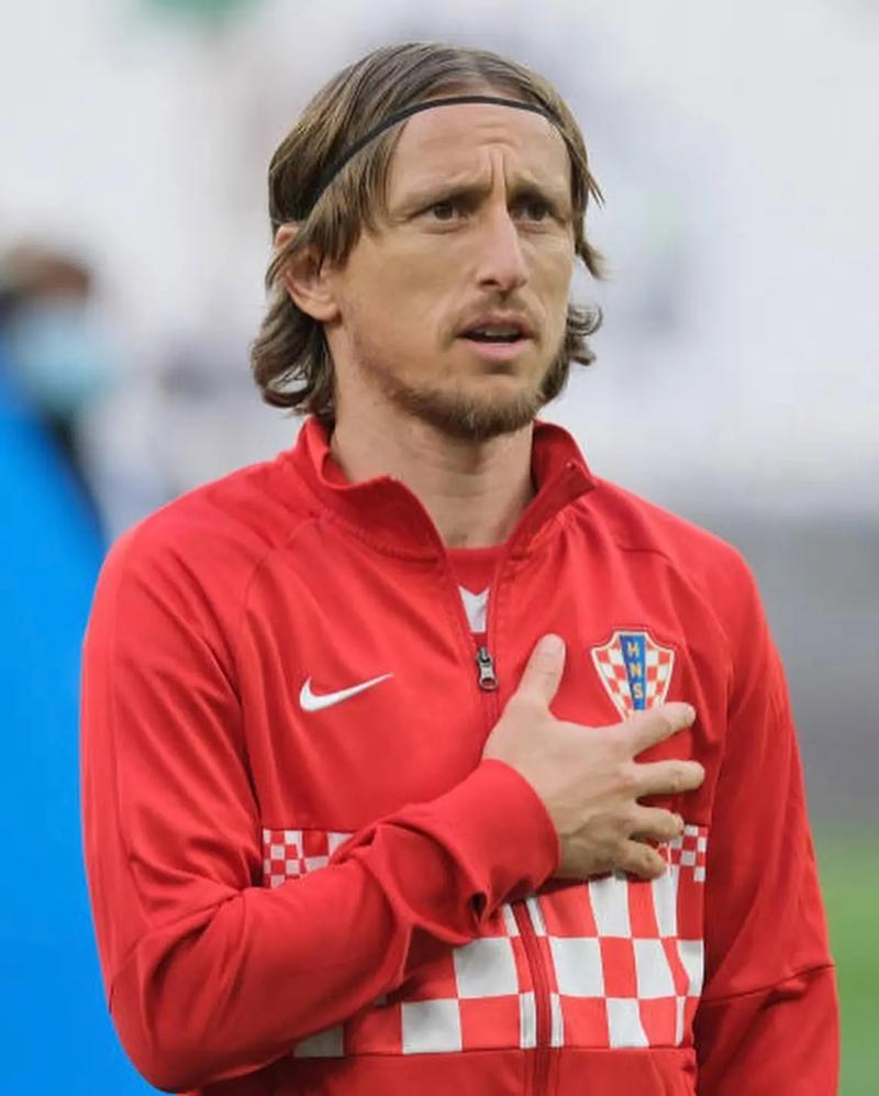 足球国足伤病名单更新，两人基本无缘