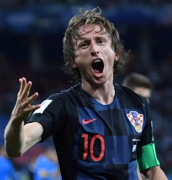 这脚传球太精准了