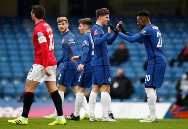 足球国足队内对抗赛出现精彩世界波