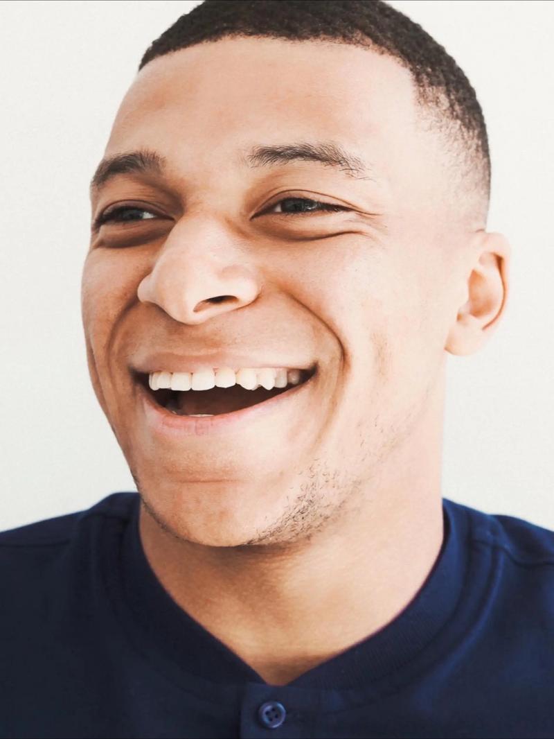 TA：阿莫林希望引进中场；曼联是否签门将取决于巴因迪尔未来